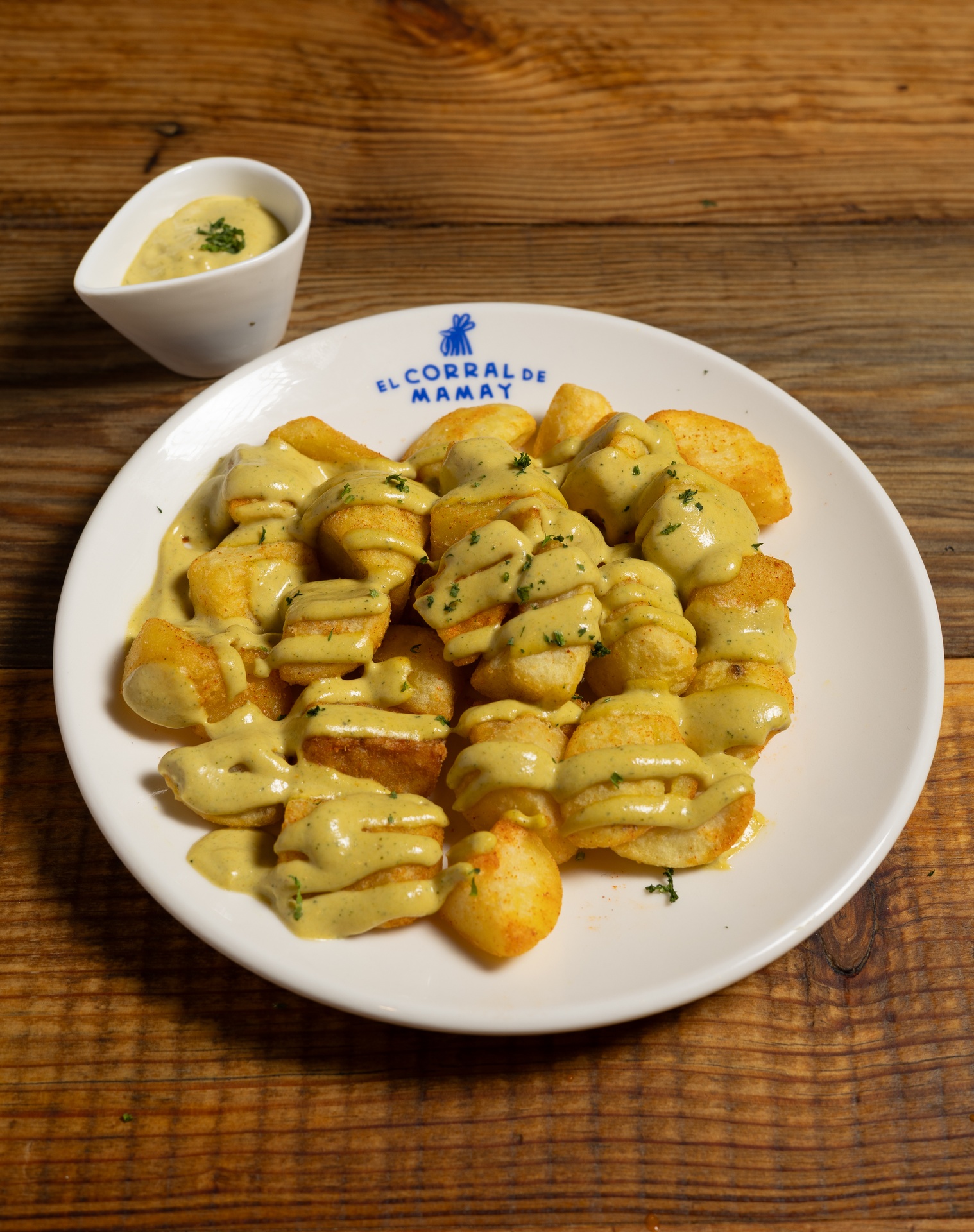 Patatas con salsa ocopa arequipeña de huacatay y maní - El Corral de Mamay