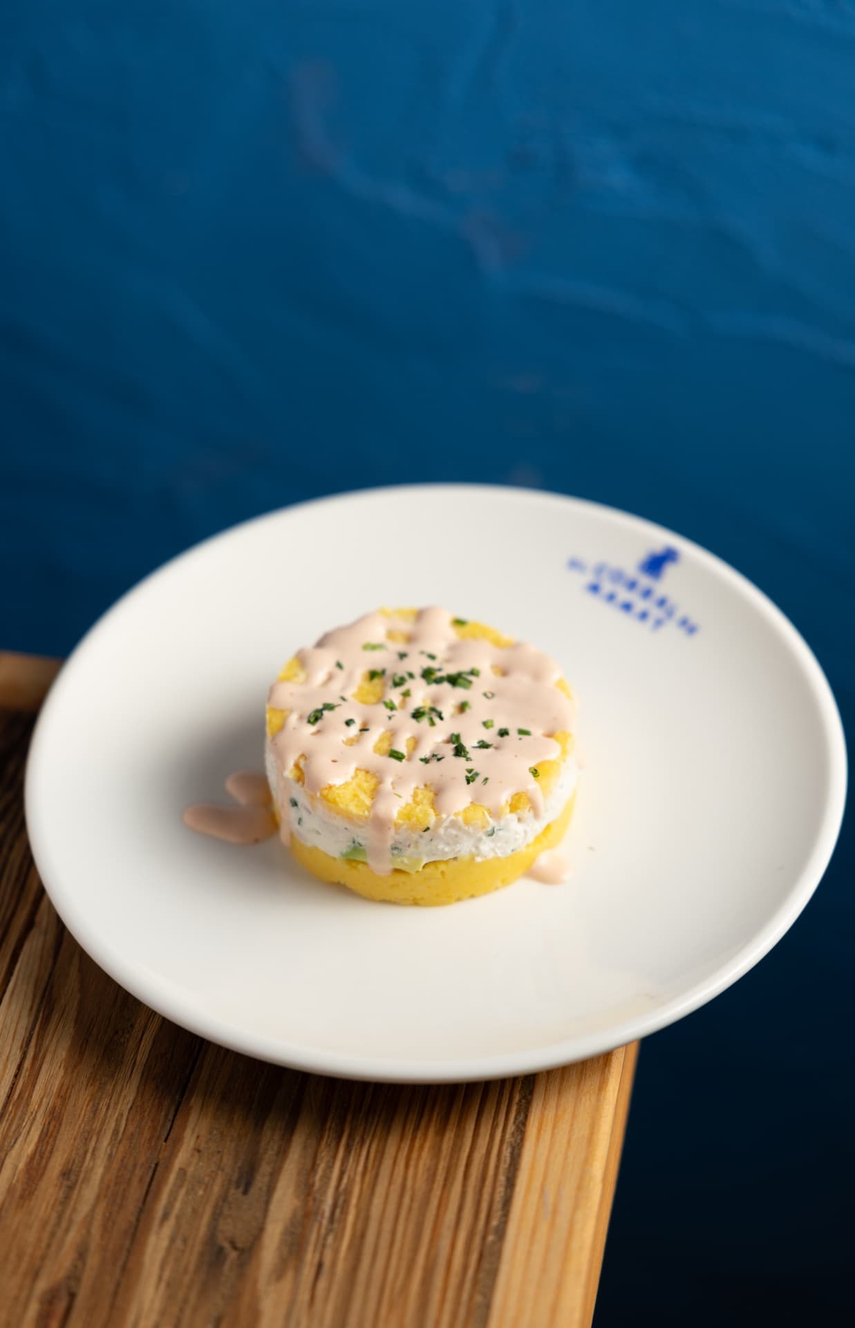 Causa limeña de pollo con ají amarillo, limón y mayonesa - El Corral de Mamay